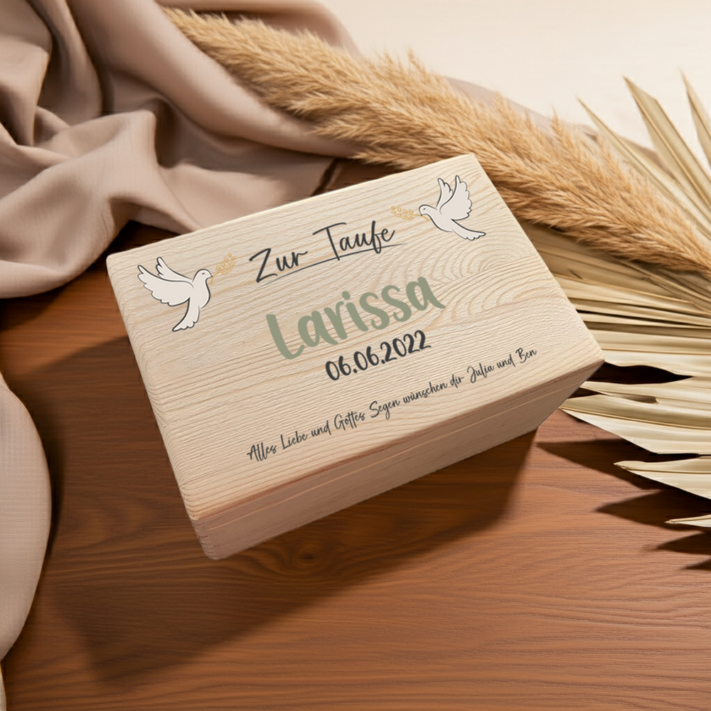 Personalisierte Erinnerungskiste aus Holz zur Taufe mit Name